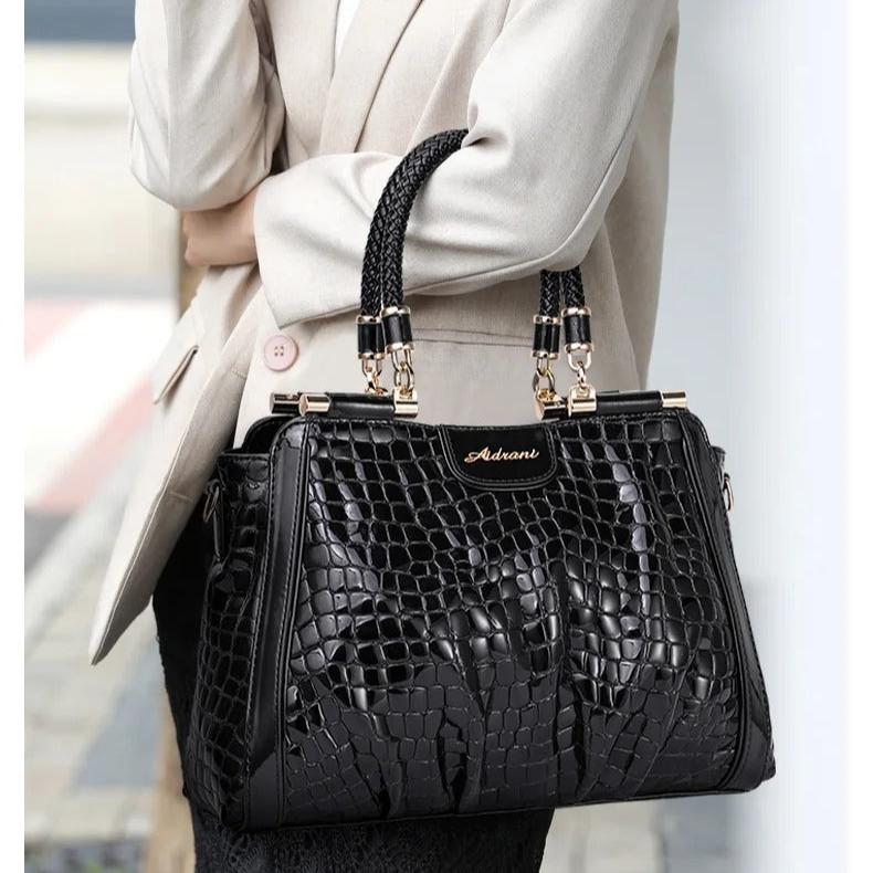 Sac chic noir à porter à la main