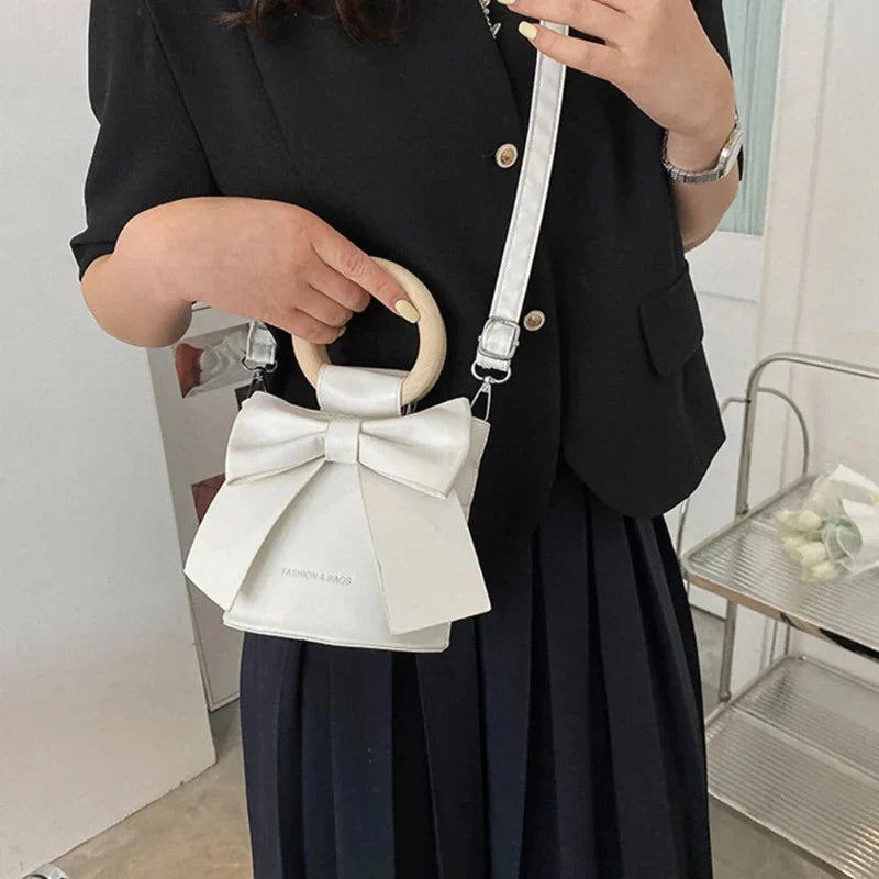 Sac chic pour femme, format bourse à nœud papillon