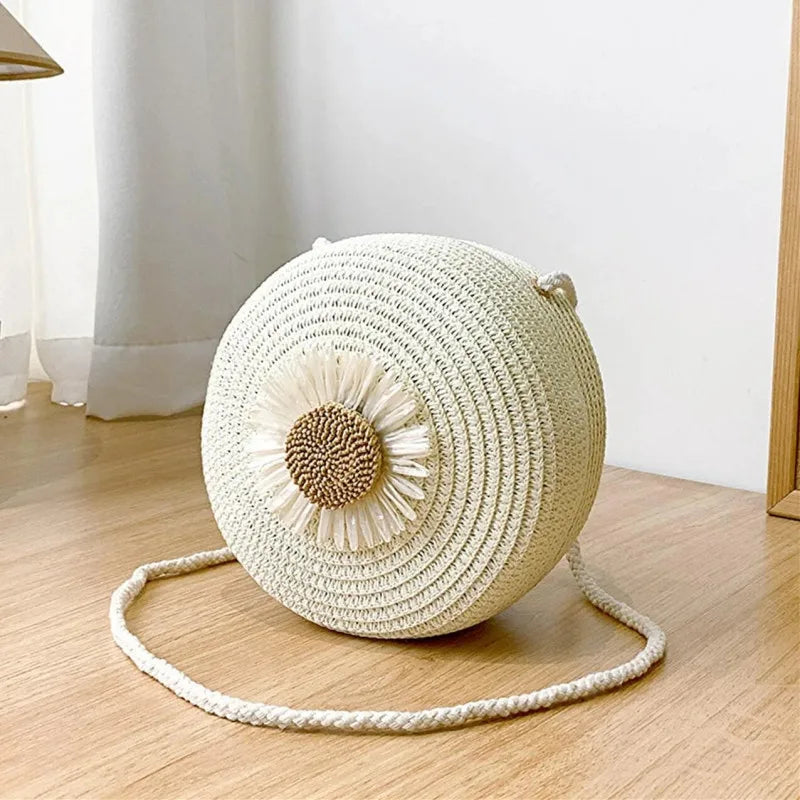 Sac circulaire en paille au style fleuri