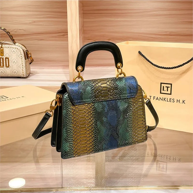 Sac coloré pour la main façon peau de serpent