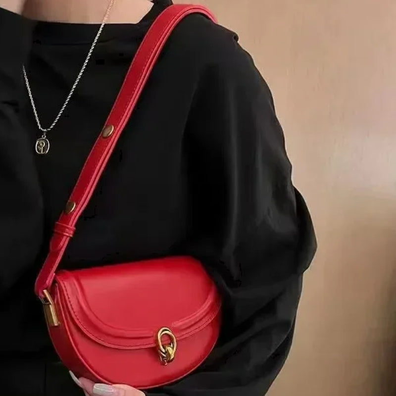 Sac compact avec rabat à porter à la main