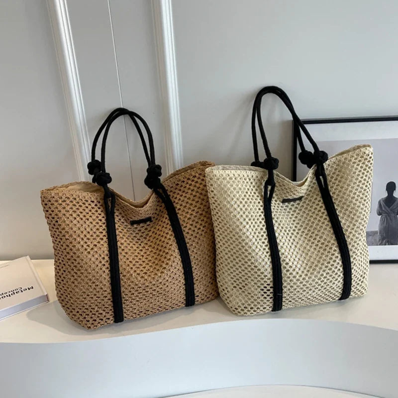 Sac confectionné en paille tissée