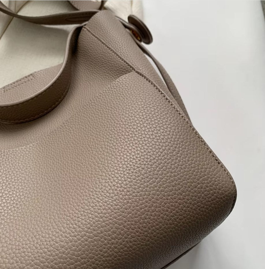 Sac couleur marron façon seau pour femme