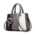 Sac croco verni porté à la main