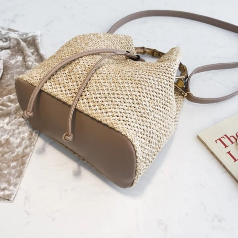 Sac de forme seau en paille