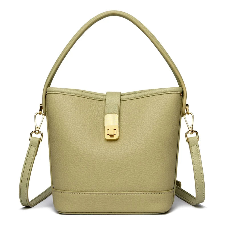 Sac de forme seau porté à main ou en bandoulière
