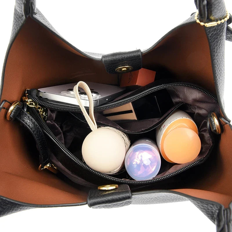 Sac de luxe noir à main, avec bandoulière