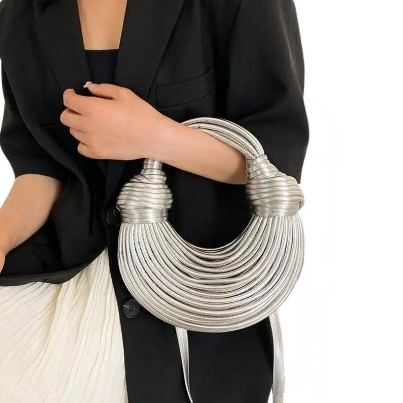 Sac de luxe original porté à la main