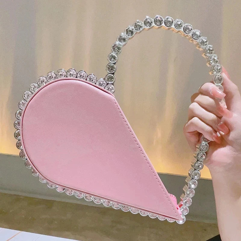Sac de mariage en forme de cœur serti de strass