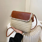 Sac de paille à bandoulière aux tons marron et beige