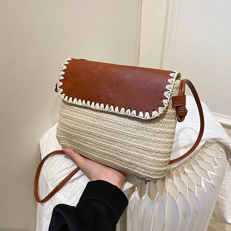 Sac de paille à bandoulière aux tons marron et beige