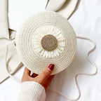 Sac de paille arrondi au design floral