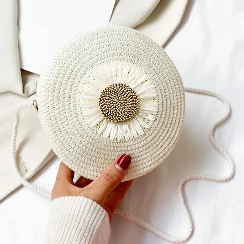 Sac de paille arrondi au design floral