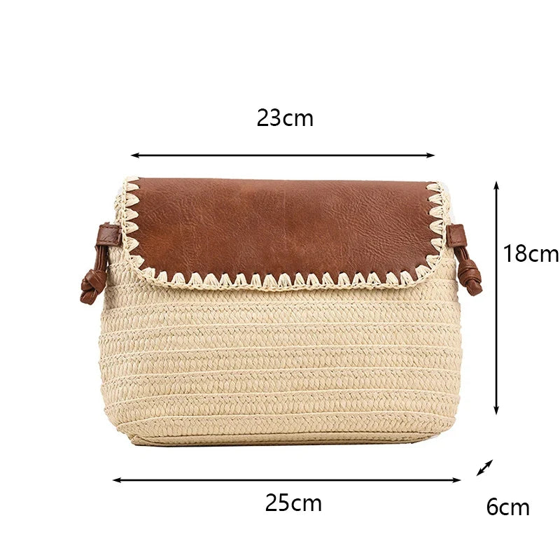 Sac de paille marron et beige porté en bandoulière
