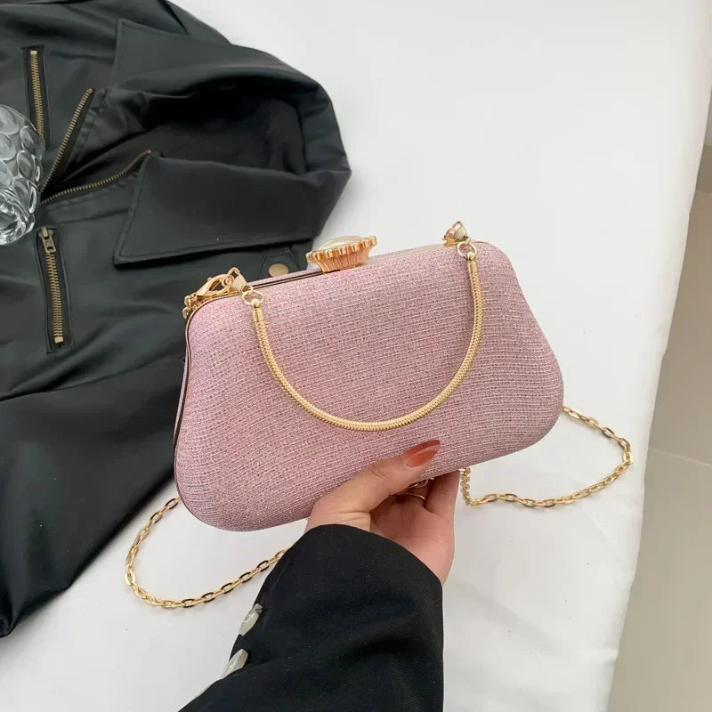 Sac de soirée intemporel avec design chic et glamour