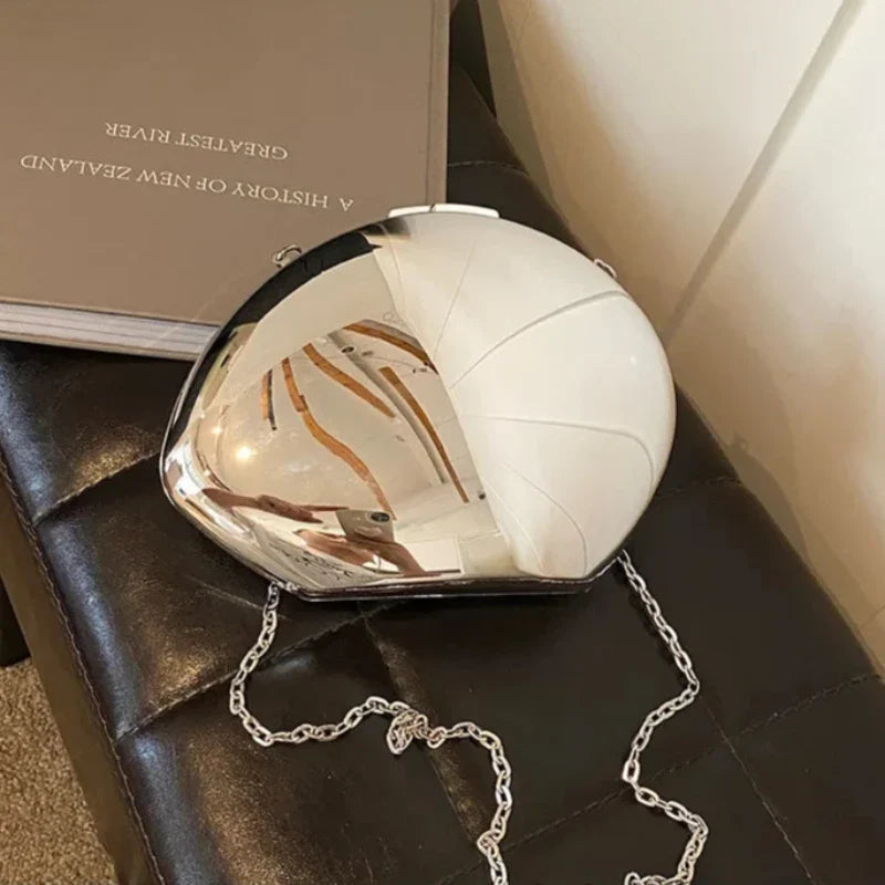 Sac de soirée original façon coquillage brillant