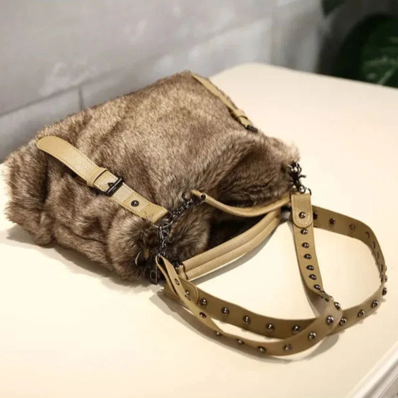 Sac décontracté en fourrure synthétique à porter à la main