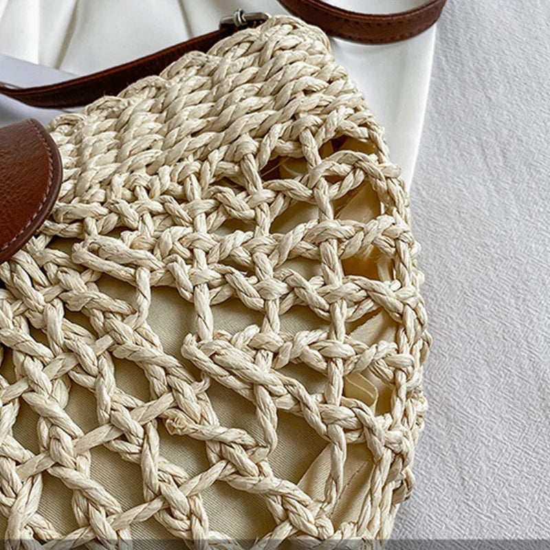 Sac demi-lune fabriqué en paille