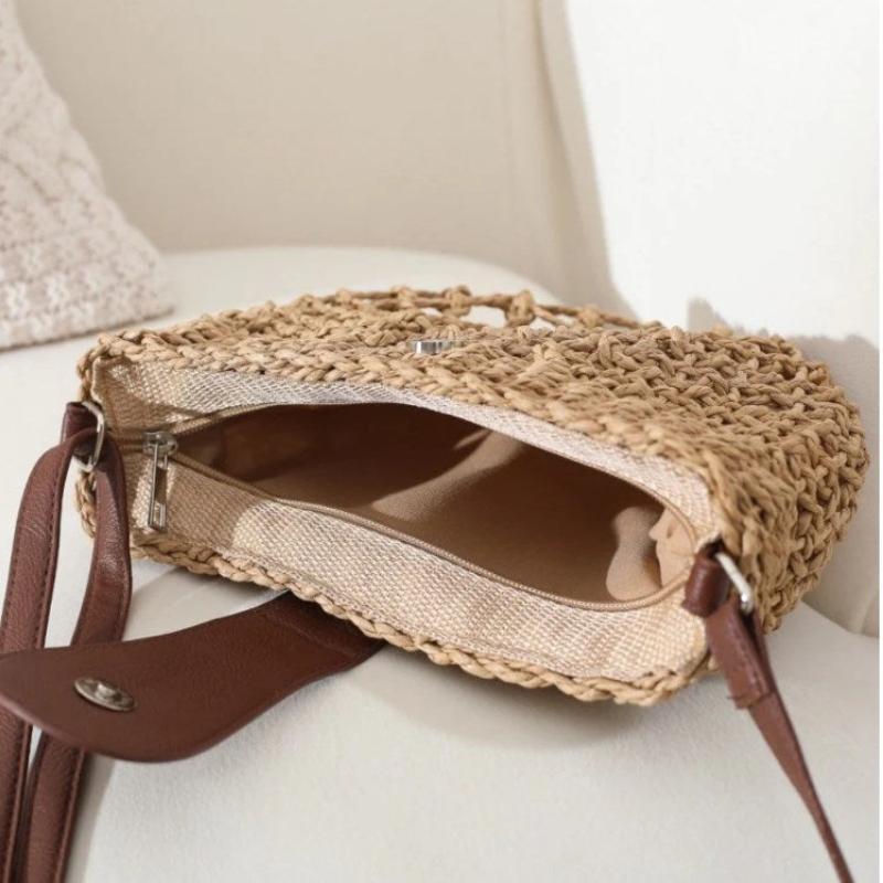 Sac demi-lune fait de paille