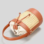 Sac design avec bandoulière en rotin tressé