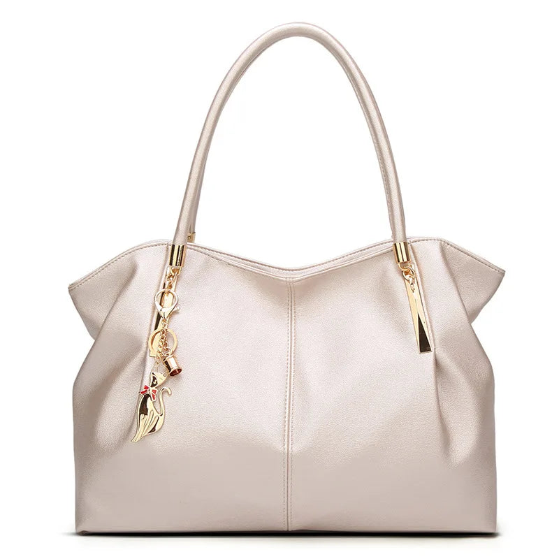Sac doré à porter à l’épaule