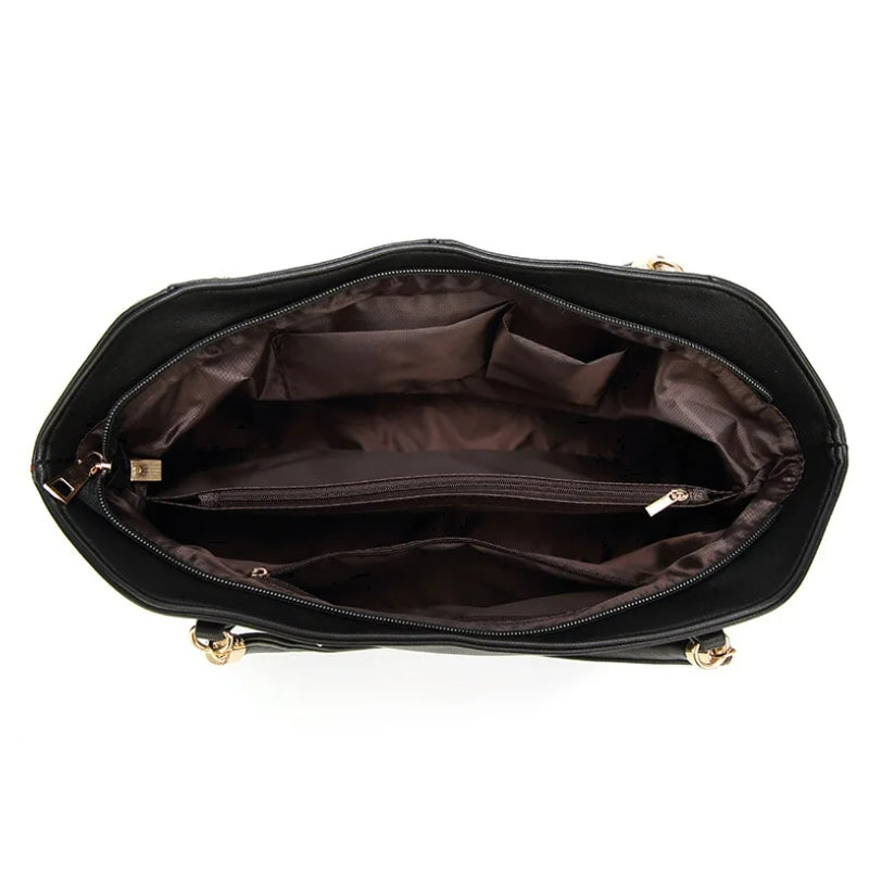 Sac doré conçu pour l’épaule