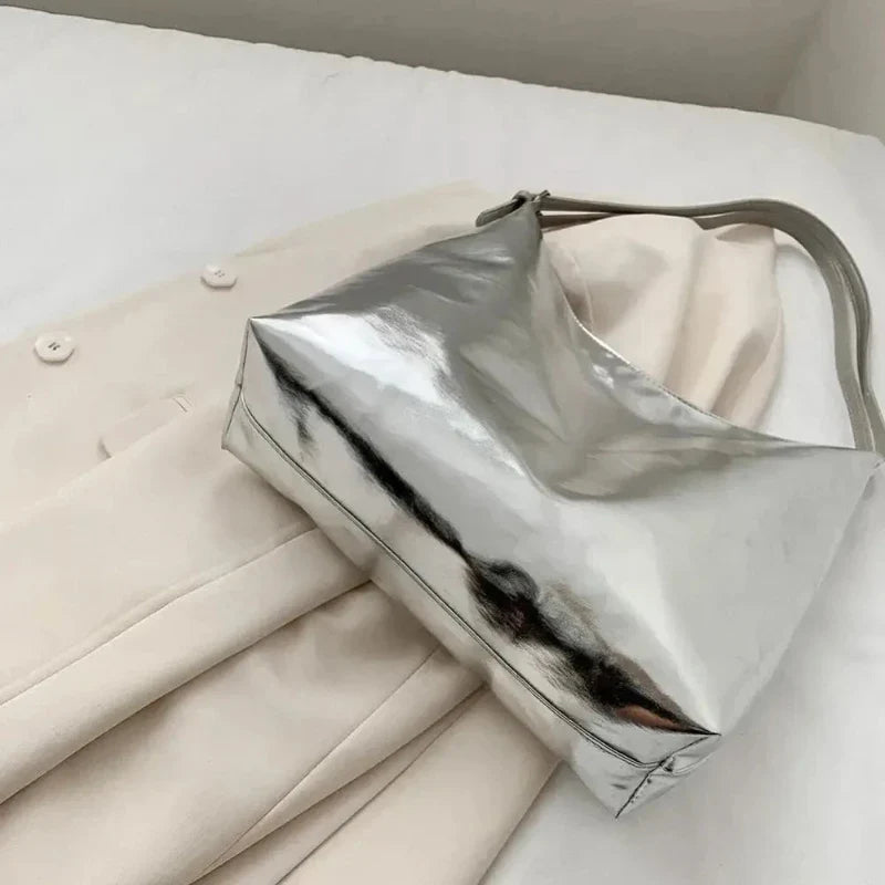 Sac éclatant et argenté au style luxueux