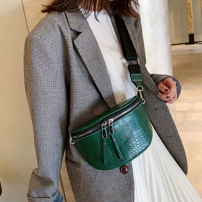 Sac effet peau de crocodile au format banane femme