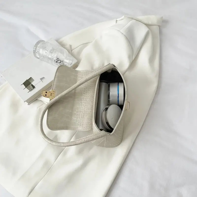 Sac élégant en simili blanc de forme baguette
