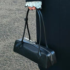 Sac élégant format baguette doté d'une anse chic