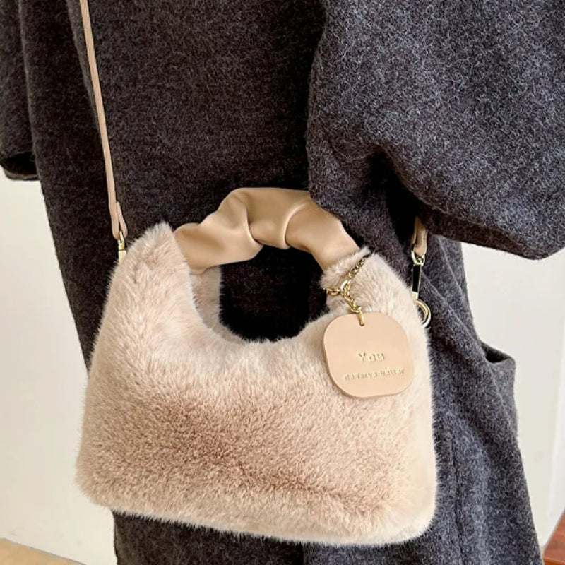 Sac en fausse fourrure à main