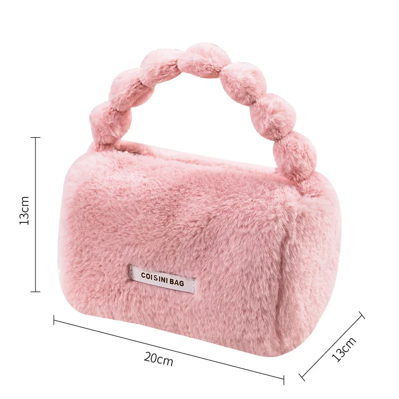 Sac en fausse fourrure au format fourre-tout