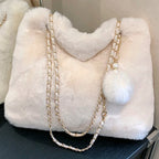 Sac en fourrure synthétique avec pompon à main