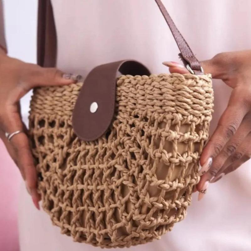 Sac en paille à silhouette demi-lune