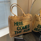 Sac en paille au design original
