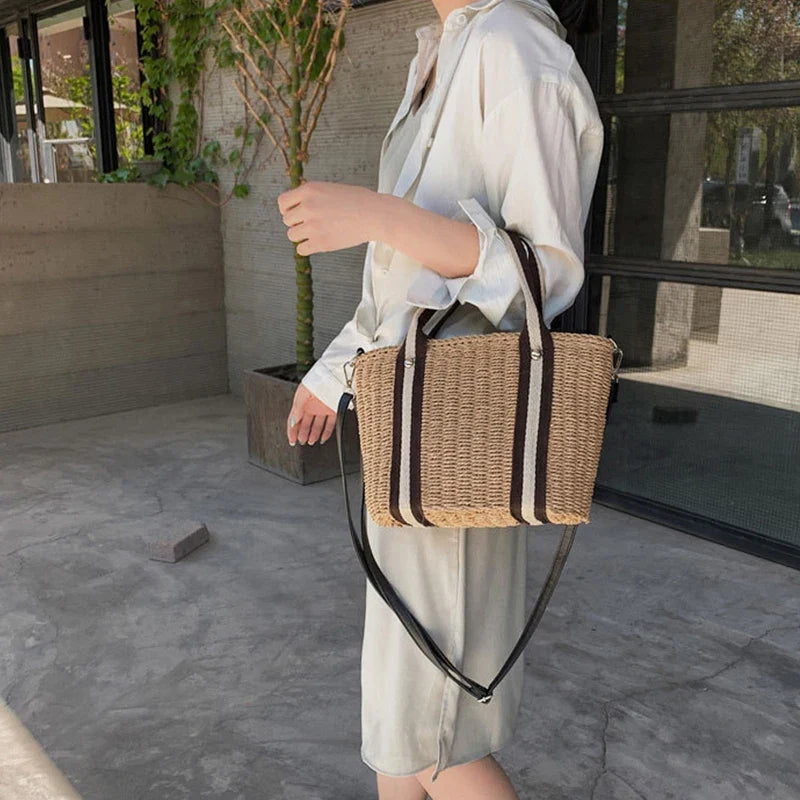 Sac en paille au format panier avec bandoulière
