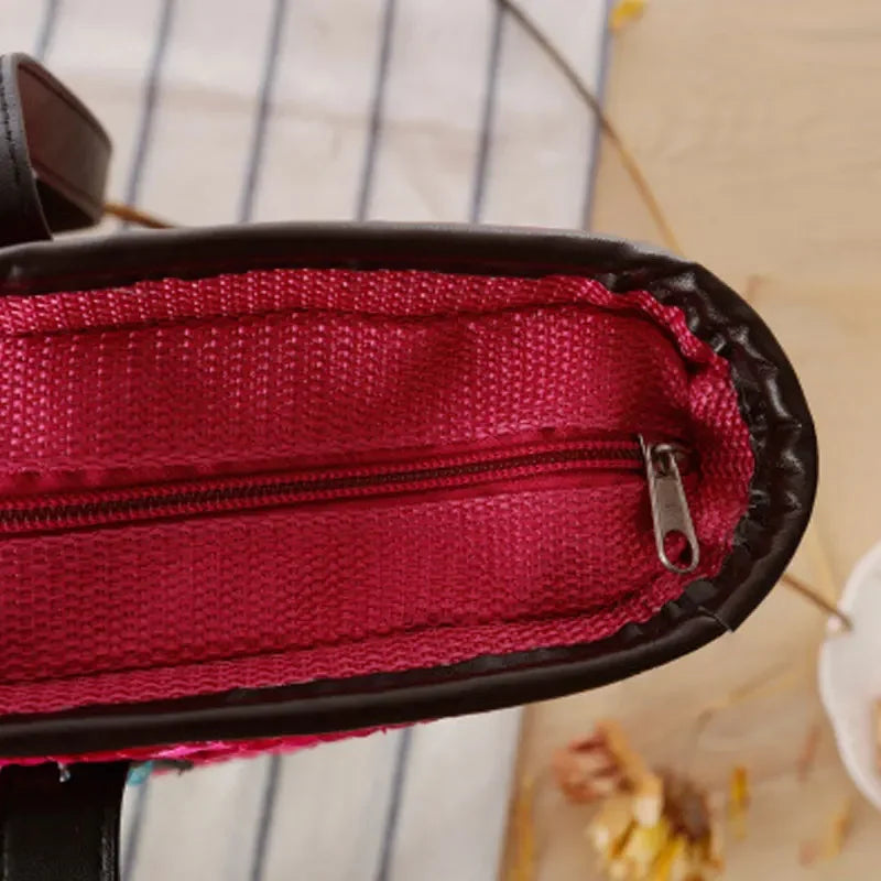 Sac en paille au format panier avec fleur