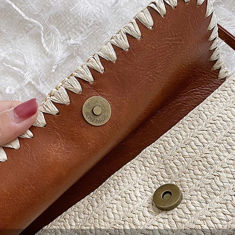 Sac en paille bicolore beige et marron avec bandoulière