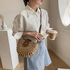 Sac en paille de forme demi-lune