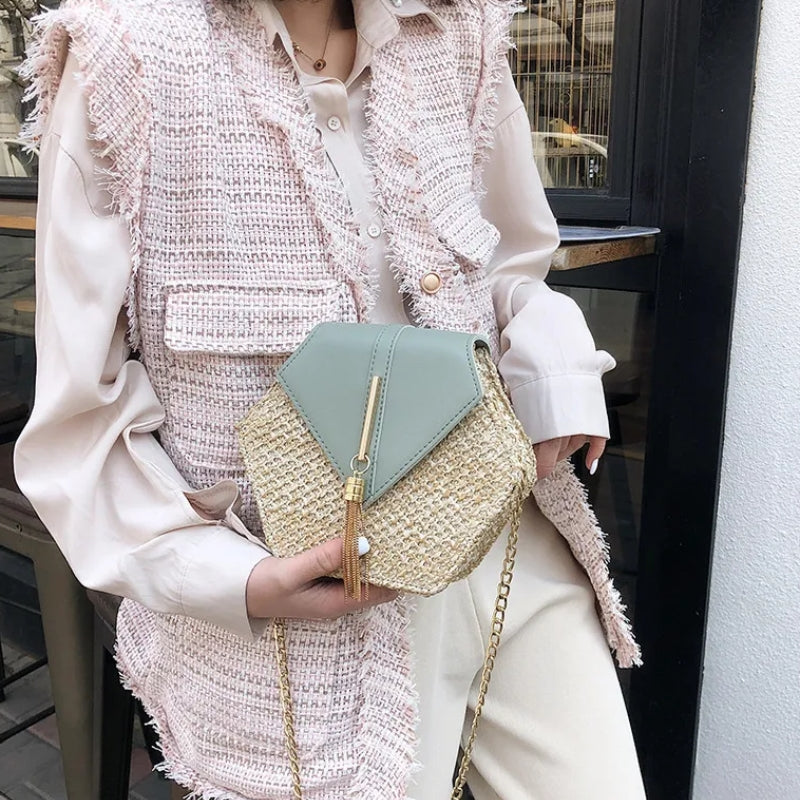Sac en paille de forme hexagonale
