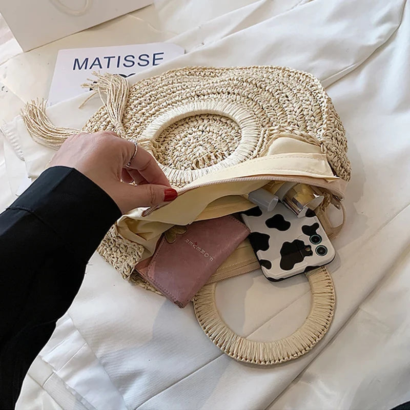 Sac en paille de forme ronde et estivale