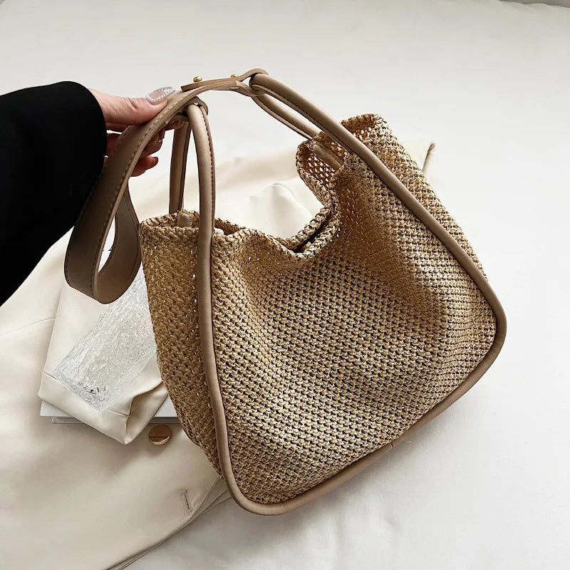Sac en paille façon fourre-tout