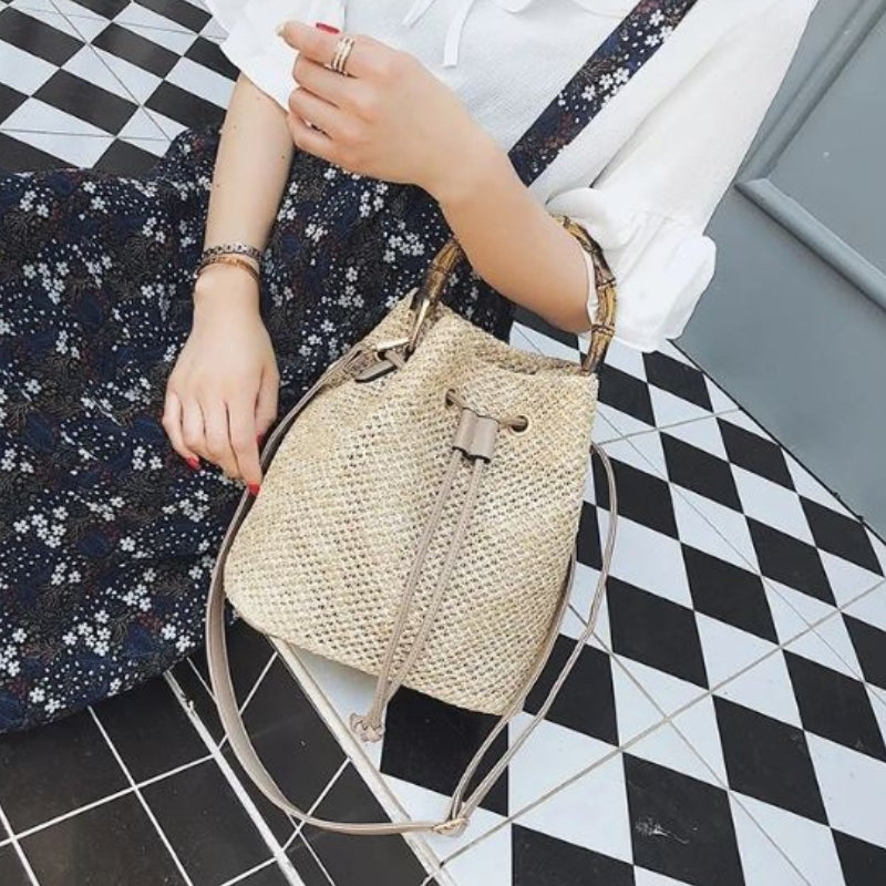 Sac en paille forme seau