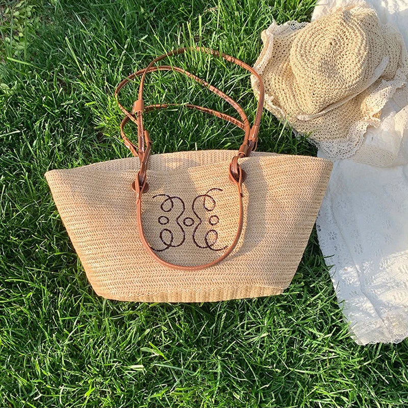 Sac en paille polyvalent de couleur beige