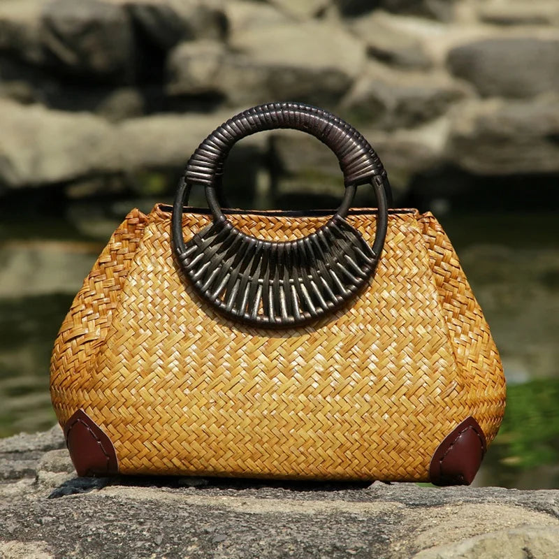 Sac en paille raffiné au style élégant