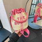 Sac en paille vintage au format seau