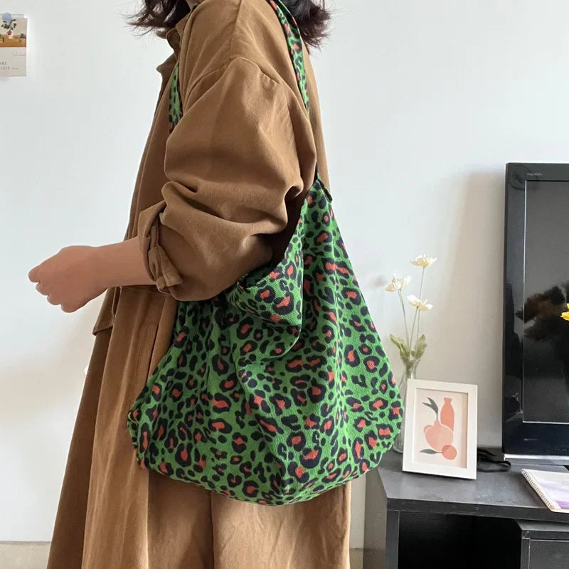 Sac en toile à motif léopard vert