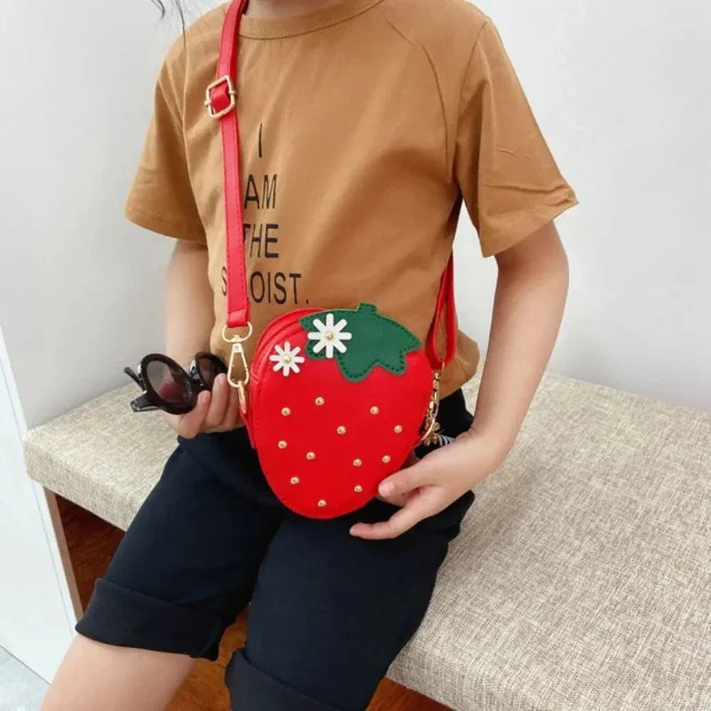 Sac enfant fille au style fraise