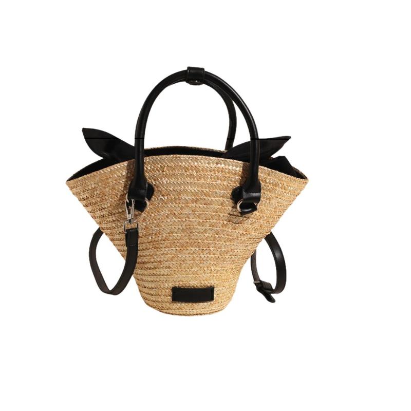 Sac estival confectionné en paille