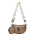Sac façon banane porté à main